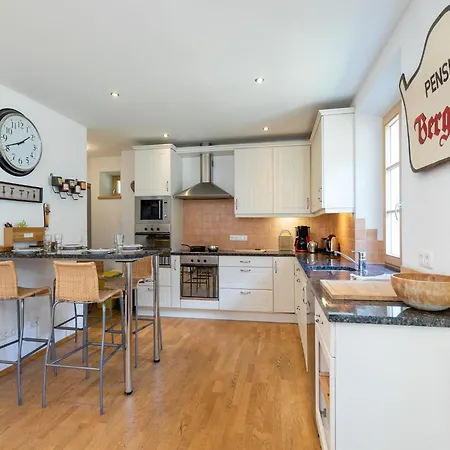 Villa Spacious In Zell Am Near Area, Cleaning Included Zell am See